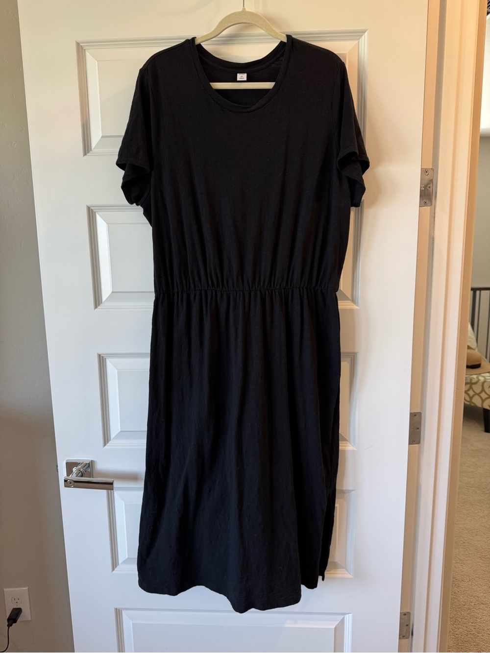 Old Navy Black Short-Sleeve Midi Dress